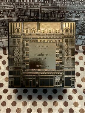 Rare Henri Bendel Manhattan Frost Candle in Box